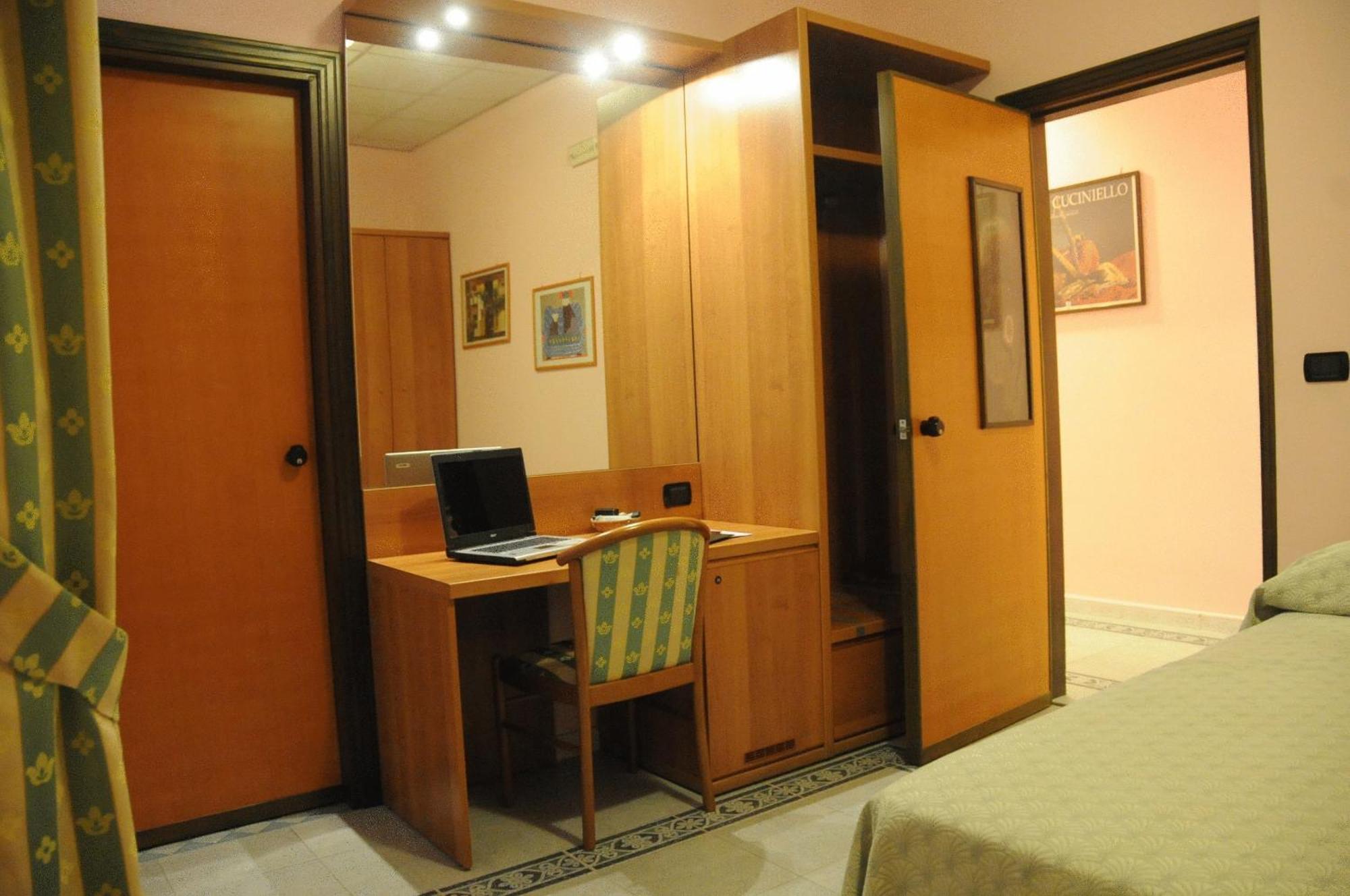 Hotel Grillo Verde Торре-Аннунциата Экстерьер фото